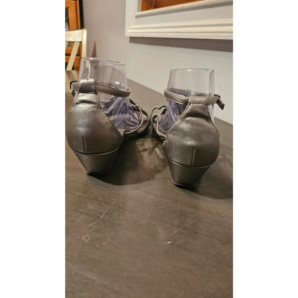 Laura Ashley embellished silver‎ sandal size 10